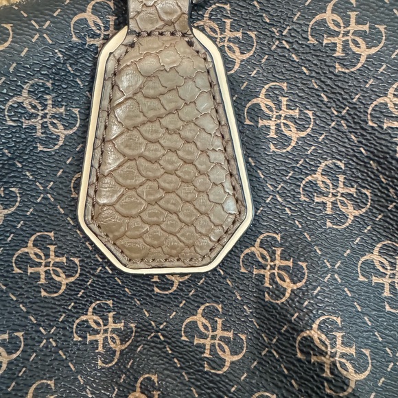 GUESS Confidential Chain Retro Satchel bag GREAT CONDITION